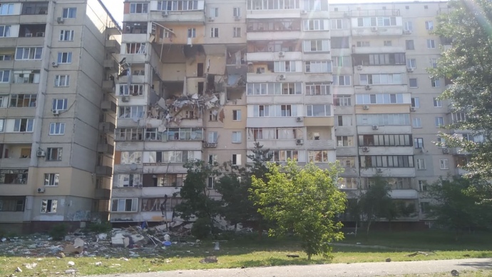 Потужний вибух у багатоповерхівці в Києві: під завалами шукають людей (ФОТО, ВІДЕО, ОНОВЛЕНО)