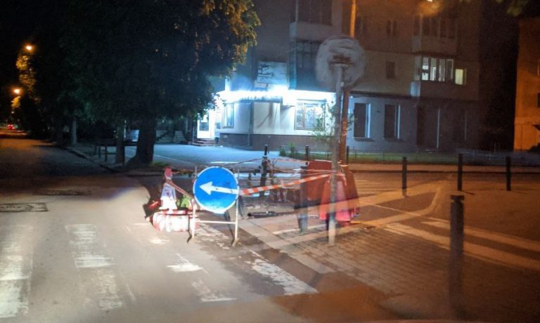 Мешканці трьох вулиць залишилися без води через аварію (ФОТОФАКТ)