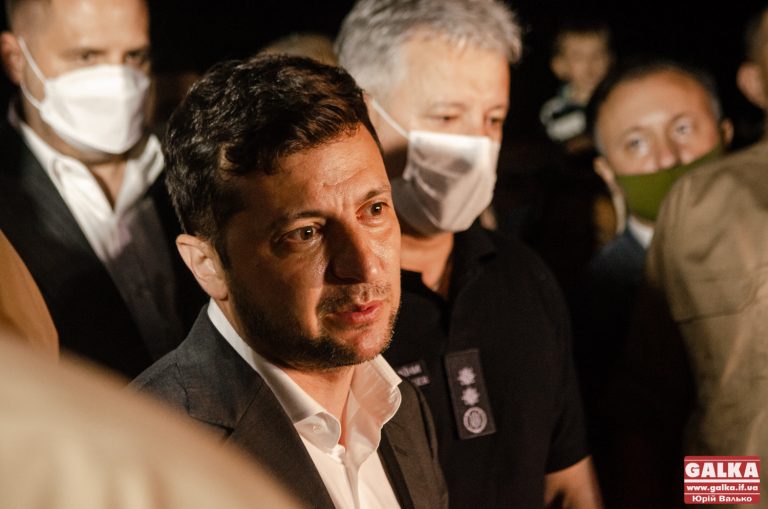 Масштаби трагедії вражають, – Президент на Прикарпатті про наслідки негоди (ФОТО, ВІДЕО)