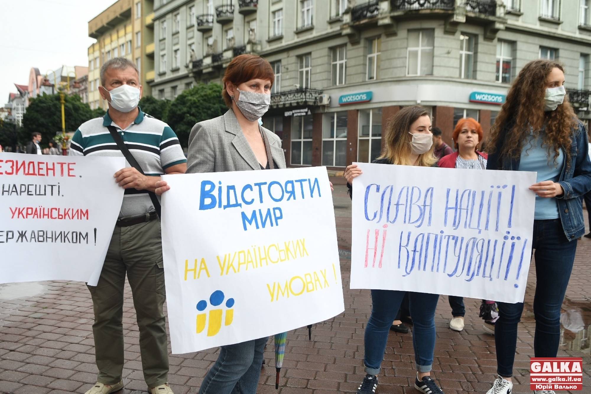 Всеосяжне перемир’я відповідає планам Москви, – франківці вийшли на Вічевий майдан (ФОТО)