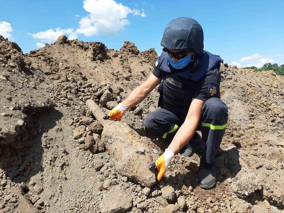 Чотири міни й артснаряд знайшли на «Івано-Франківськцементі» (ФОТО)