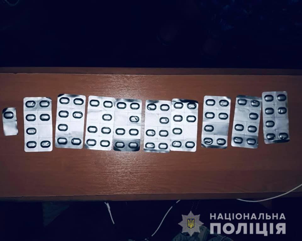 Амфетамін, марихуана та понад пів сотні таблеток: у домі 41-річного франківця знайшли наркотики (ФОТО)