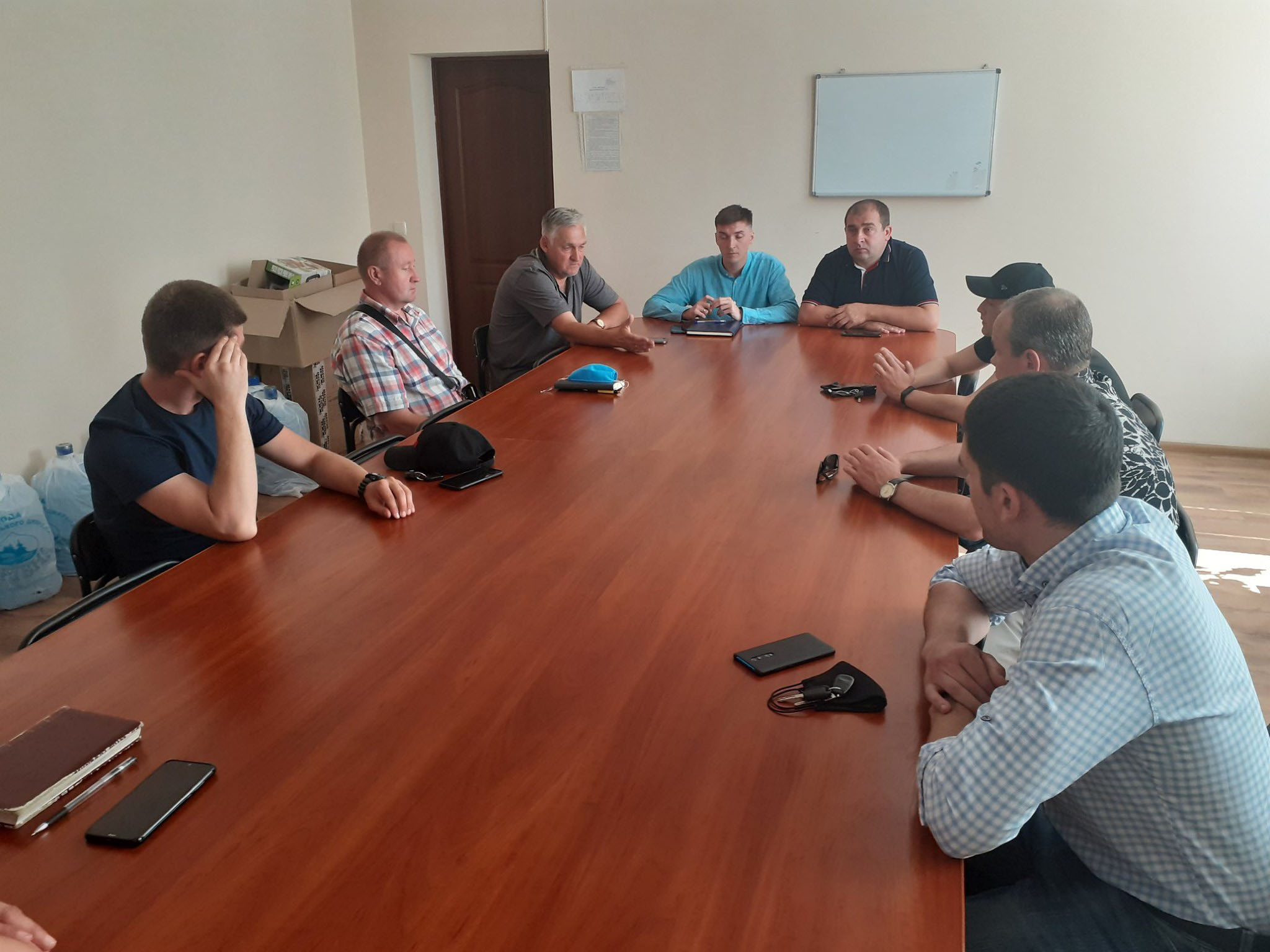 У Франківську комунальники закликають інтернет-провайдерів не руйнувати будинки