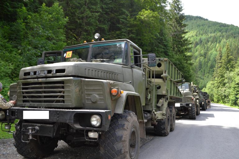 ЗСУ надали спецтехніку та секції мостових конструкцій для Верховинщини (ФОТО)