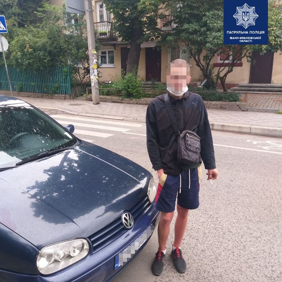 В Івано-Франківську у водія-порушника знайшли десяток чужих документів (ФОТО)