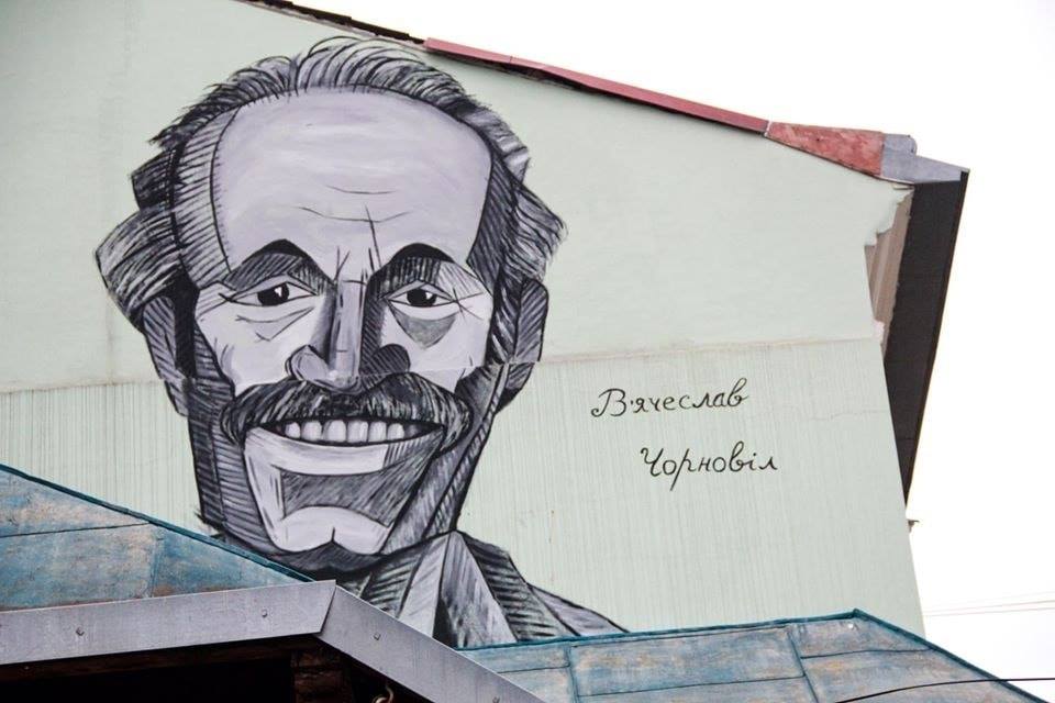 У Коломиї з’явився мурал усміхненого В’ячеслава Чорновола (ФОТО, ВІДЕО)