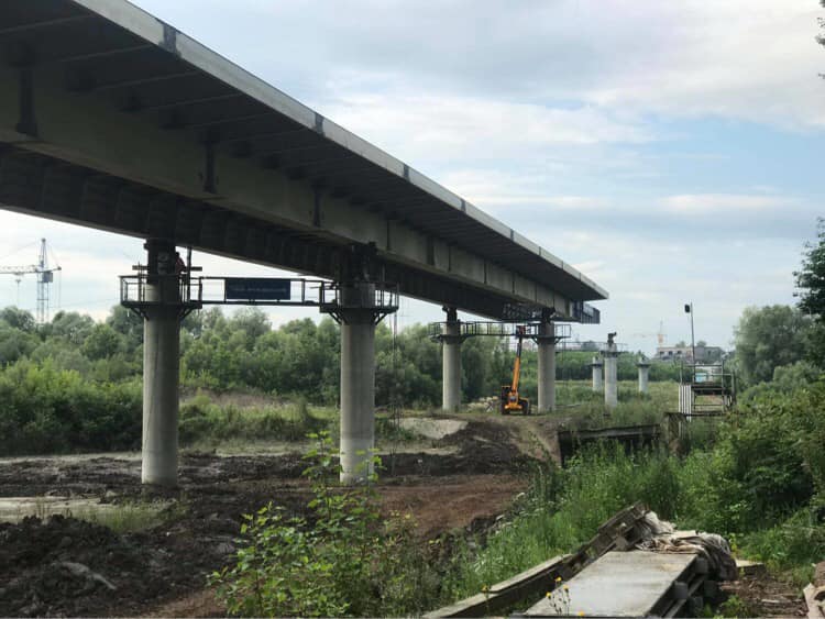 Ще 63 метри: у Франківську завершують насувати Галицький міст (ФОТО)
