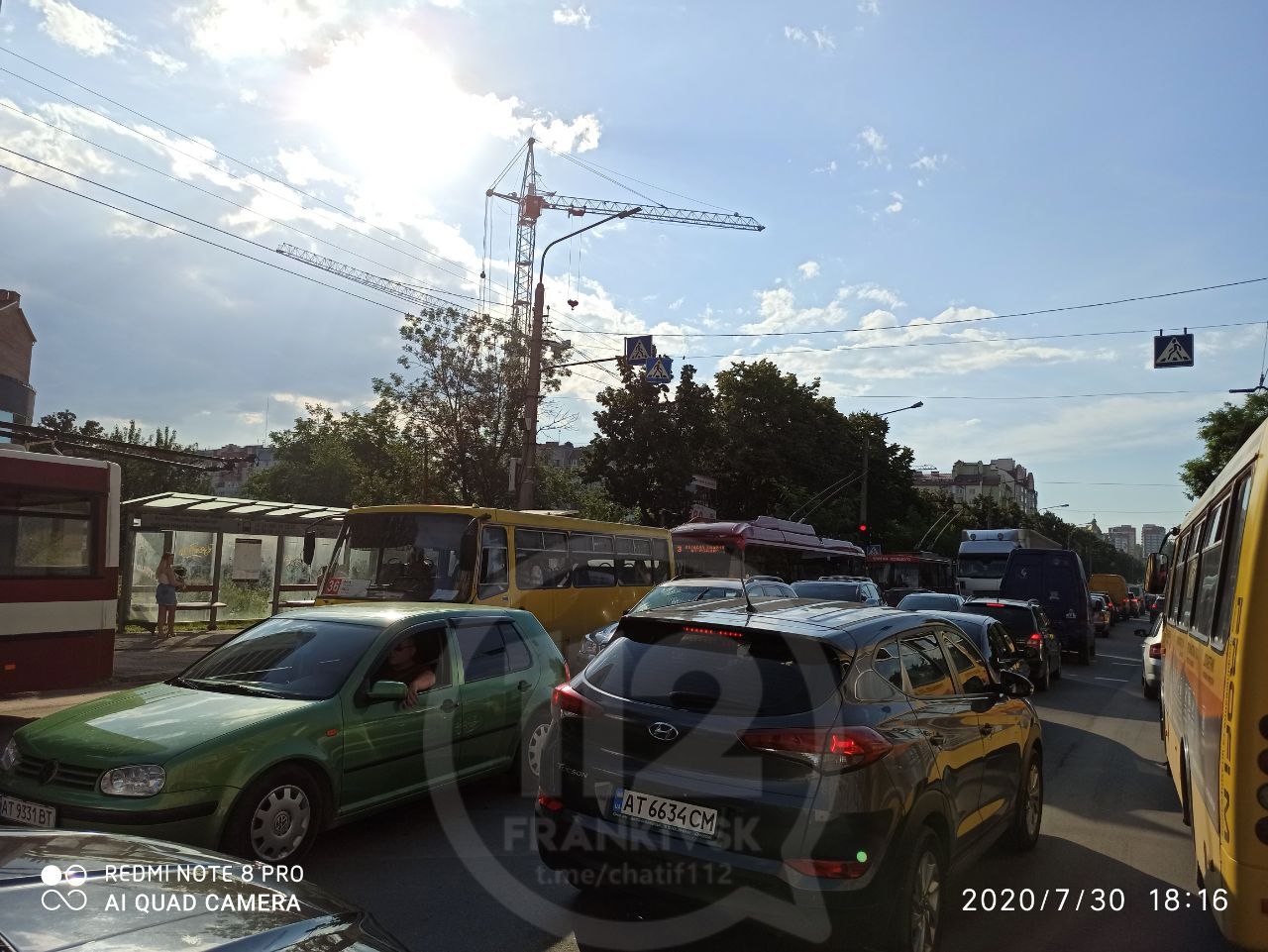 У Пасічній сильні затори через поламану фуру та порушення водіїв (ФОТО)