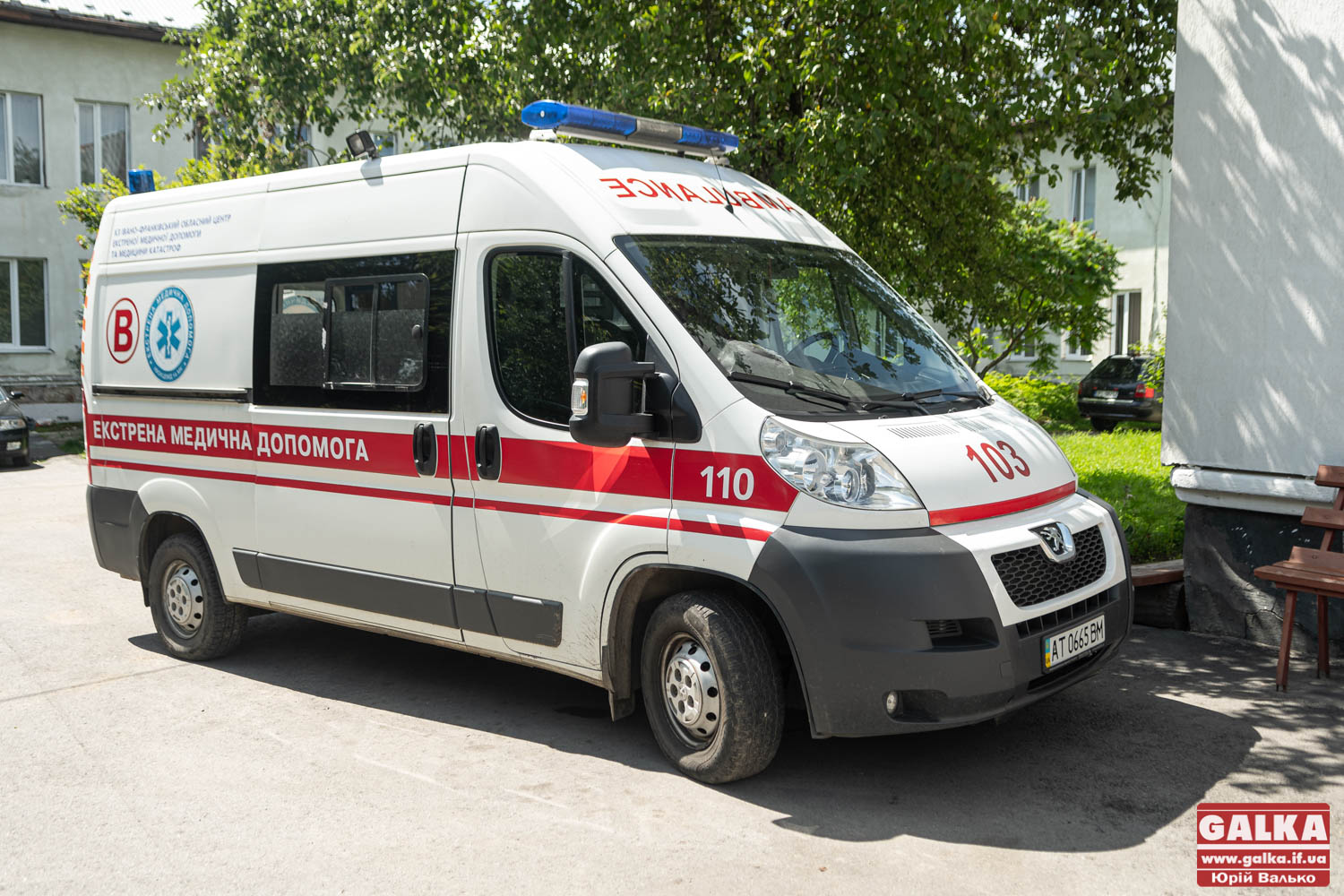 У Косові чоловік невдало стрибнув зі скелі у річку – у важкому стані потрапив у лікарню