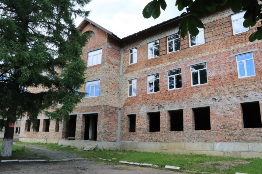 Багатостраждальну школу в селі Чорний потік почнуть добудовувати у серпні (ФОТО)