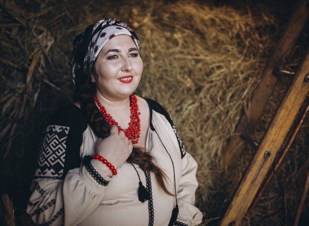 “Вісілє” в час карантину: Баба Доцька і Любомир Згурський презентували гумористичну пісню та кліп (ВІДЕО)