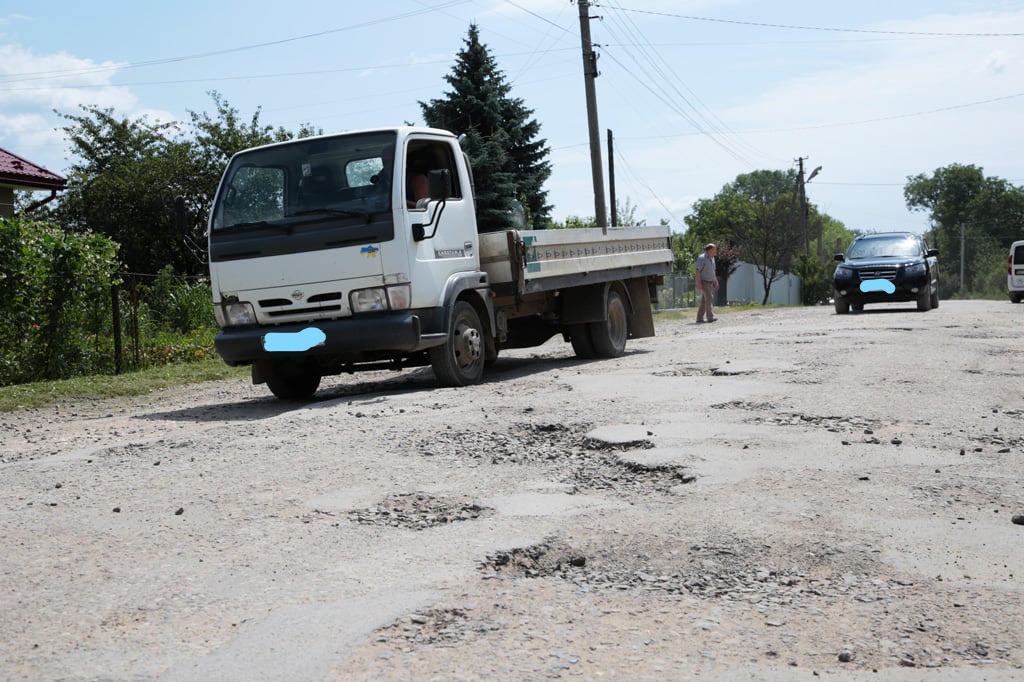 “Вбиту” дорогу відремонтують на Городенківщині (ФОТО)