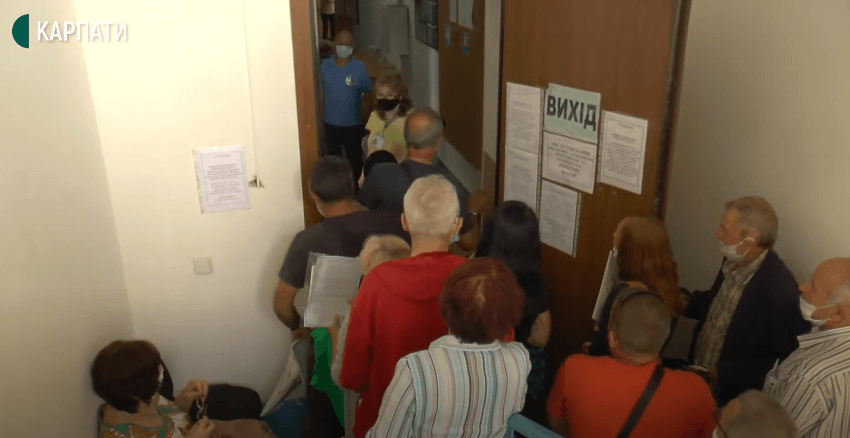 В Івано-Франківську через COVID-19 можуть закрити єдиний сервісний центр Пенсійного фонду (ВІДЕО)