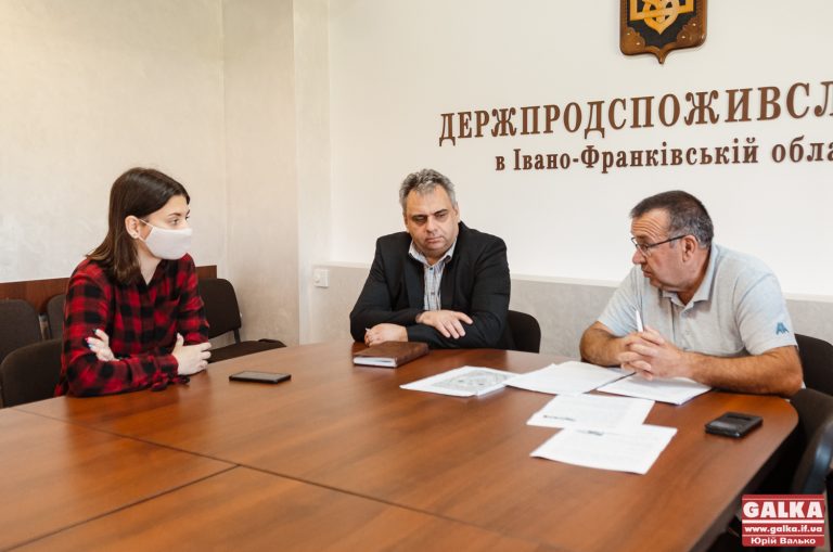 Прикарпатці найбільше жаліються, що їх заставляють одягати маски, – у Держпродспоживслужбі розповіли про роботу в карантин (ФОТО)
