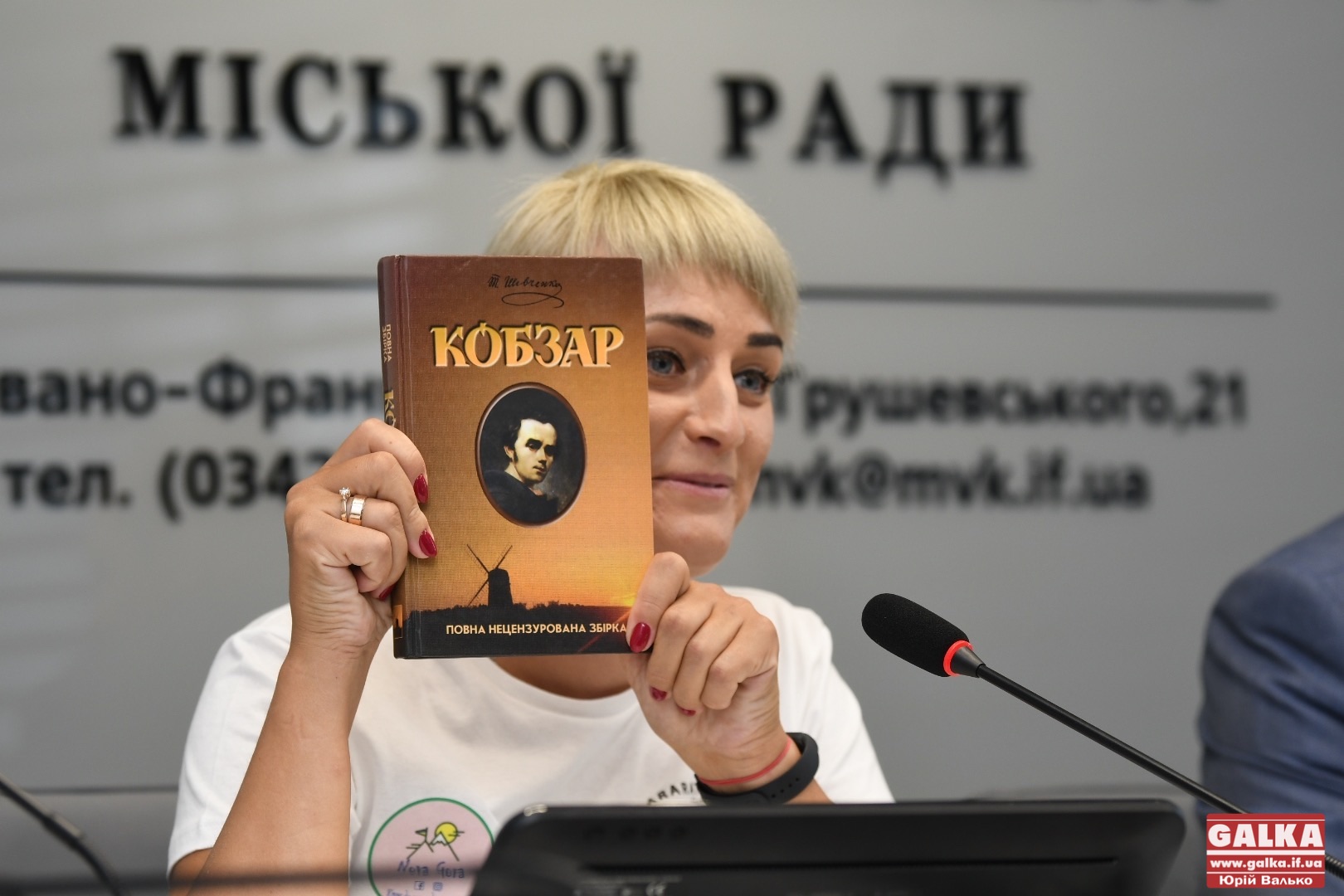 “Хотіла прославити Франківськ”, – мандрівниця про рекордне читання Шевченка на вершині Арарату (ФОТО)