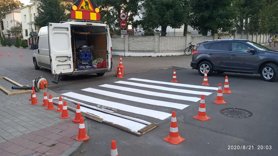 Під нову тролейбусну лінію: на Мазепи наносять розмітку (ФОТО)