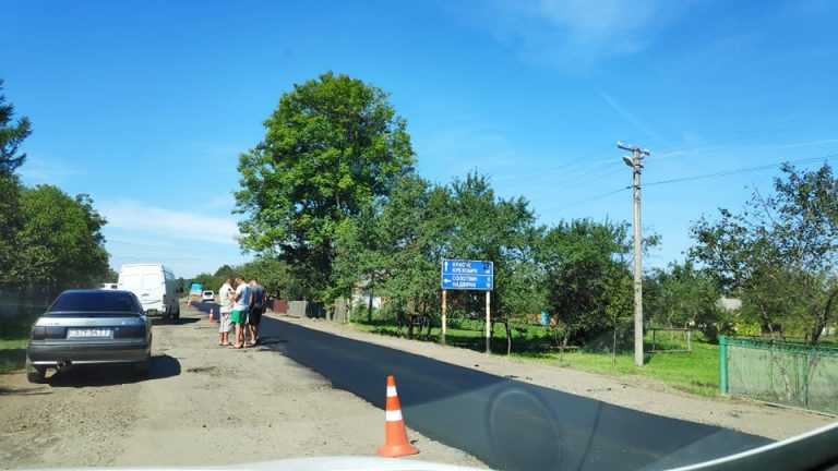 На Богородчанщині почали ремонтувати дорогу, через яку протестували люди (ФОТО)