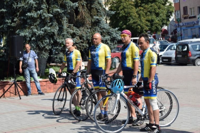 На Прикарпатті зустріли унікальний велопробіг ветеранів війн (ФОТО)
