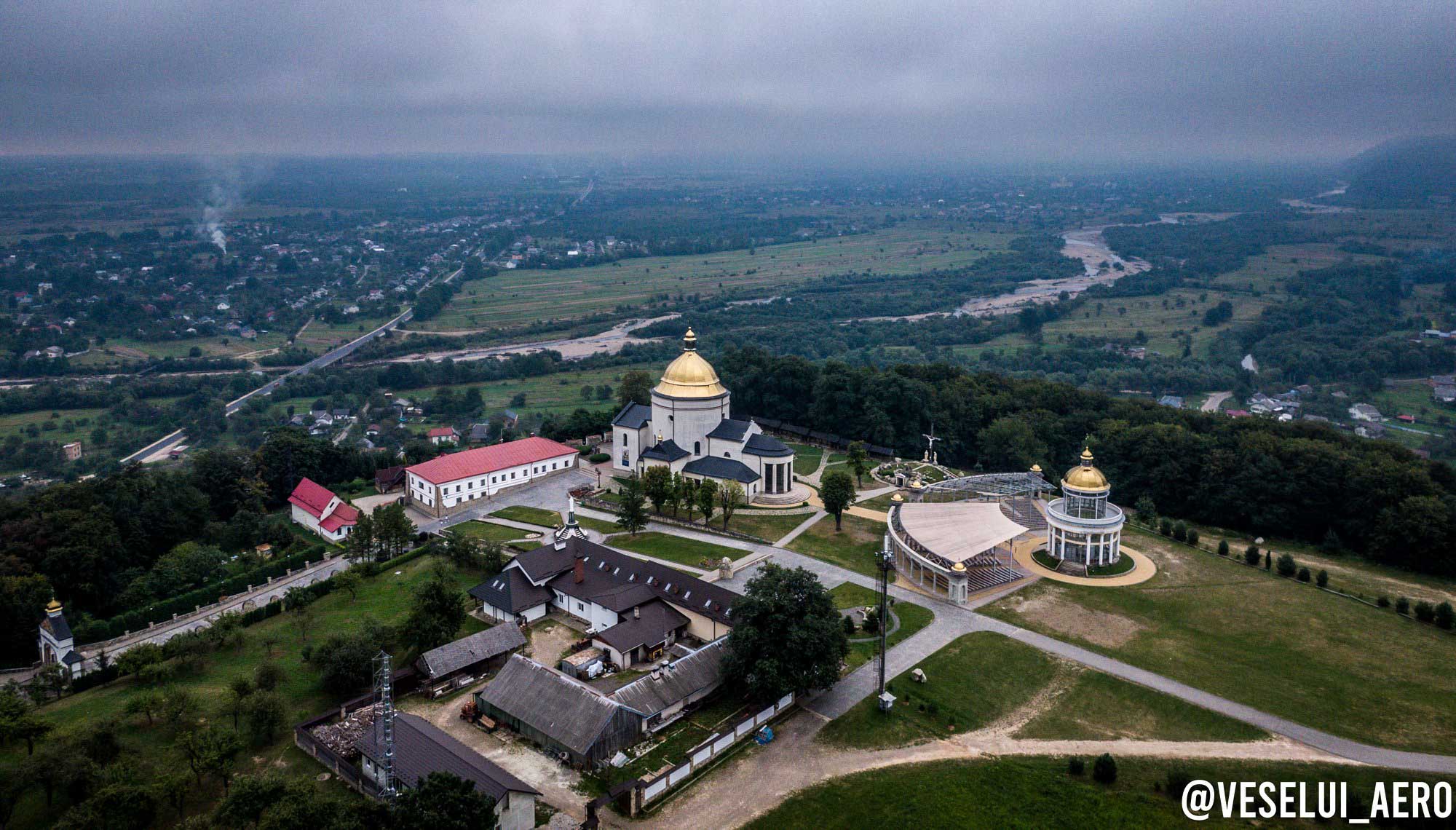 Гошівський монастир показали з висоти пташиного польоту (ФОТО)