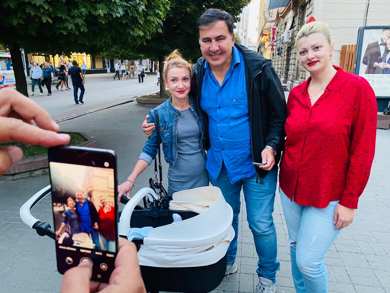 Саакашвілі попив вина в Івано-Франківську і вказав на недоліки міста (ФОТО)