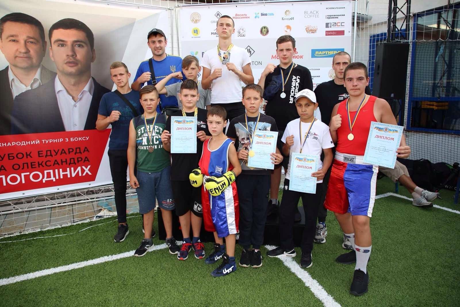 Косівські боксери вибороли вісім нагород на турнірі у Чернівцях (ФОТО)