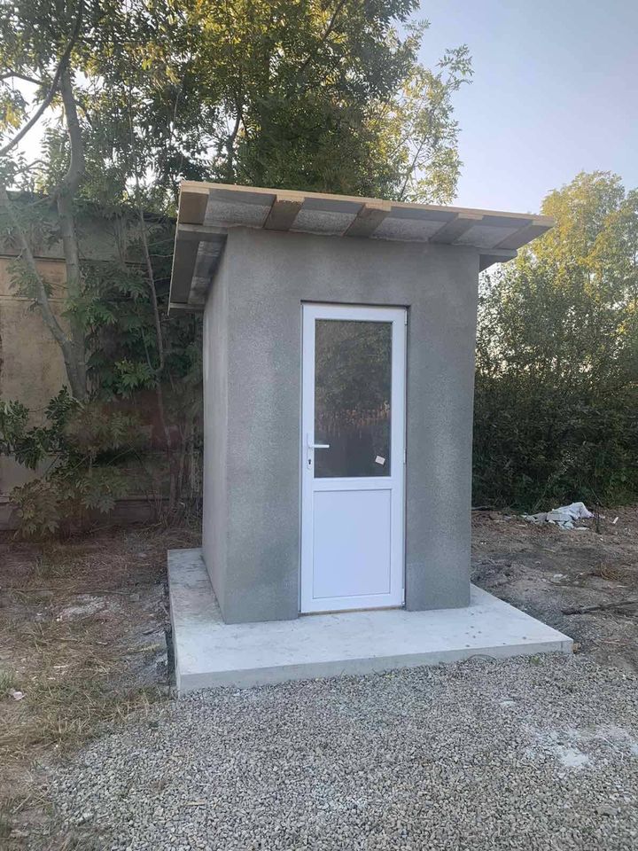 В Угринові будують туалет за 50 тисяч гривень. Голова пояснив, що це не кінцева ціна (ФОТО)