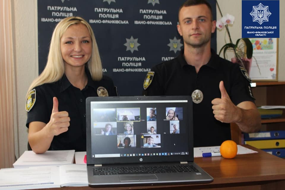 Франківські поліціянти провели онлайн-урок для третьокласників (ФОТО)