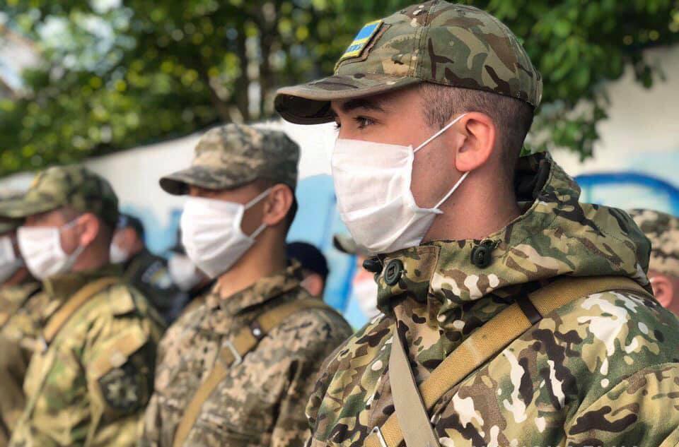 30 прикарпатських поліціянтів вирушили на Схід – слідкуватимуть за громадським порядком (ФОТО)