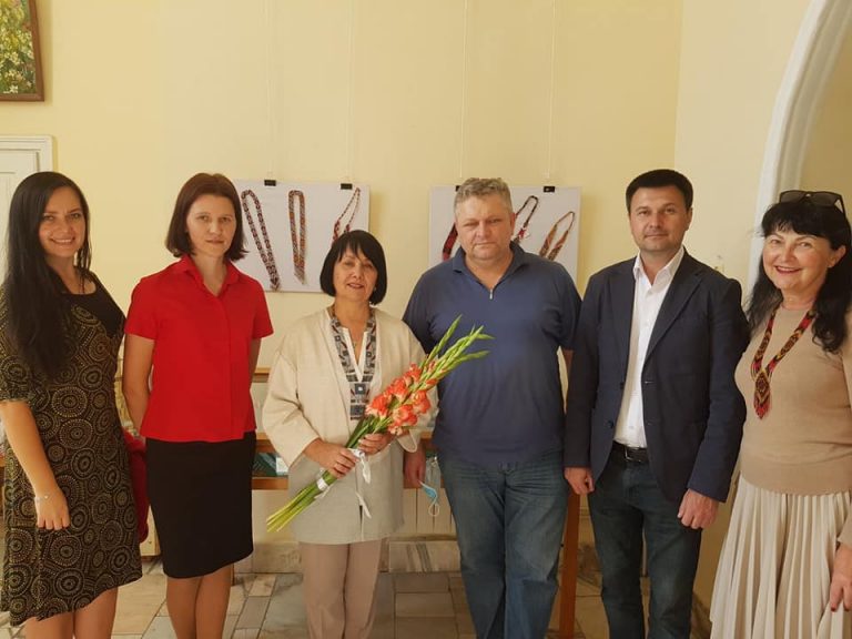 У краєзнавчому музеї Франківська відкрили виставку ґерданів відомої прикарпатської майстрині (ФОТО)