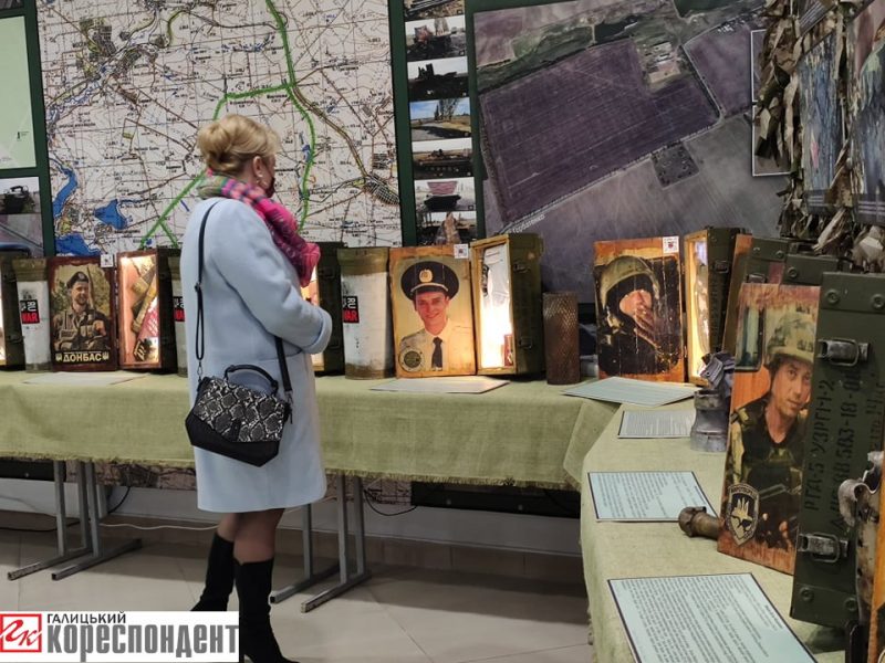 В Івано-Франківську відкрили виставку, присвячену загиблим на Донбасі (ФОТО)