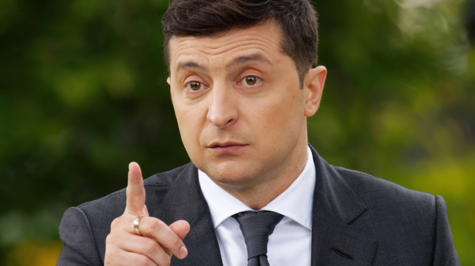 Прикарпатець подав в суд на “всенародне опитування” Зеленського