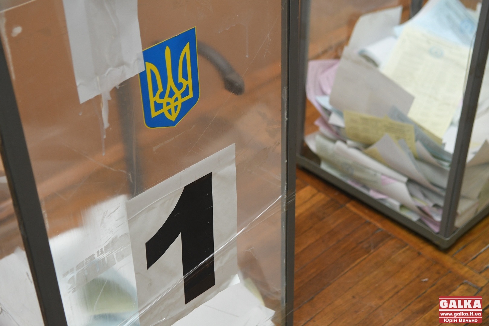 Скандальні вибори на Прикарпатті: поліція відкрила 17 проваджень
