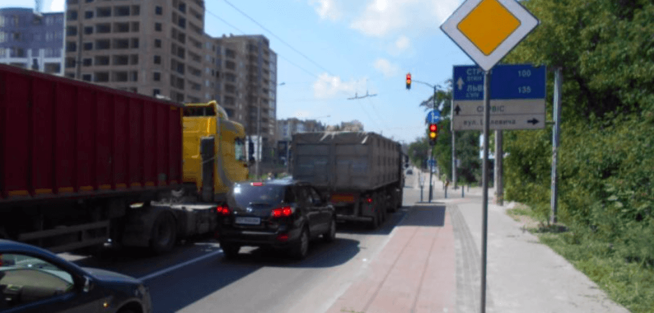 Три смуги на в’їзд, а ввечері – на виїзд: на Пасічнянському мості змінять рух транспорту (ВІДЕО)