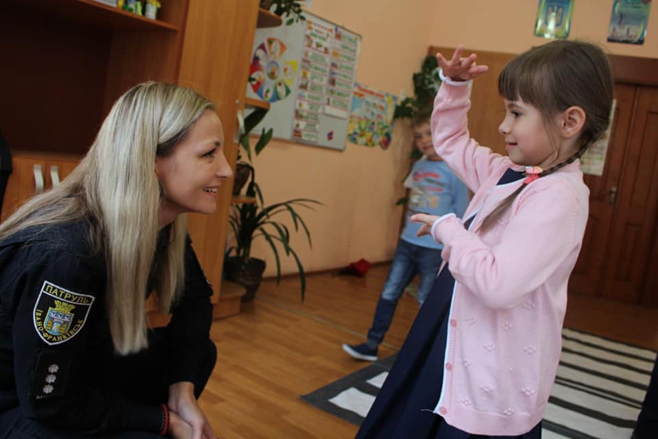 Поліціянти розповіли франківцям, як подбати про безпеку дітей під час дистанційного навчання