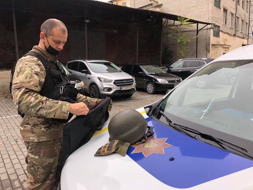 У Франківську поліція шукає вибухівку в офісі місцевої партії (ФОТО, ОНОВЛЕНО)