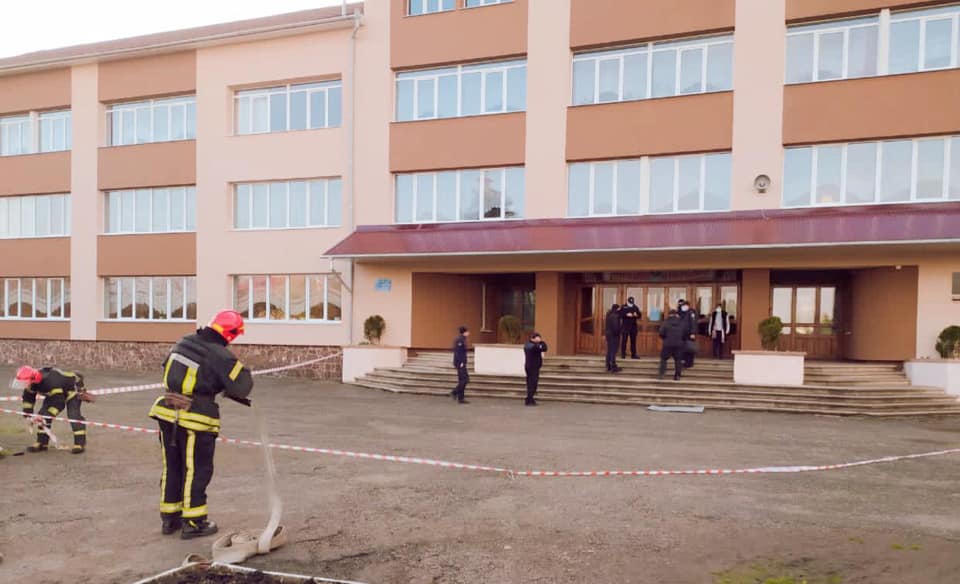 На Коломийщині 12-річний хлопець “замінував” школу (ФОТО)