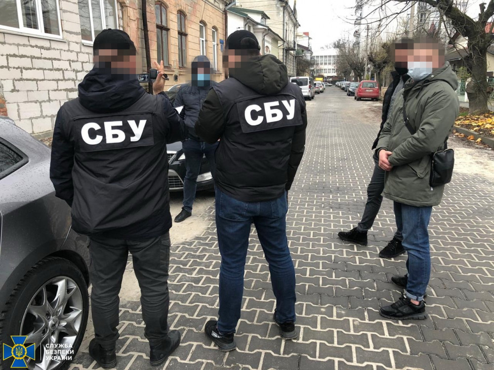 На Франківщині екоінспектора зловили на хабарі (ФОТО)