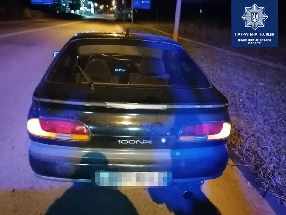 Франківські патрульні виявили двох водіїв з підробленими документами (ФОТО)