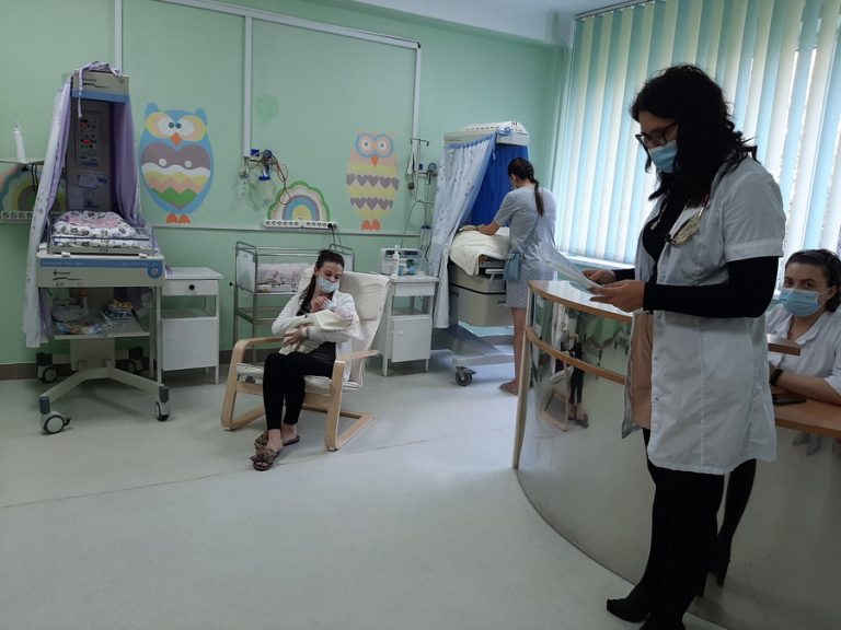 Ранні пташки: як у Франківську рятують немовлят до кілограма (ФОТО, ВІДЕО)
