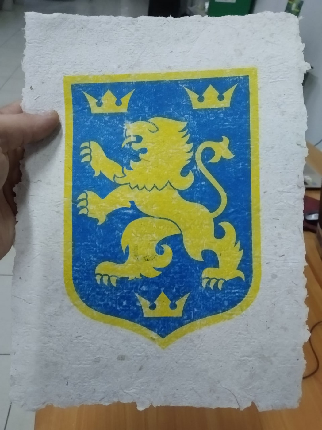 На крафтовий папір: франківські науковці винайшли, як зробити корисним отруйний борщівник Сосновського та сухостій (ФОТО)