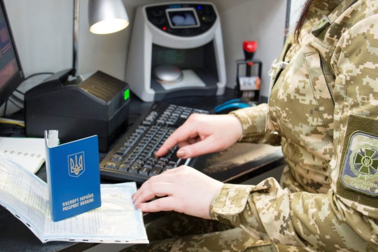 Прикарпатець намагався незаконно вивезти 14-річну доньку за кордон