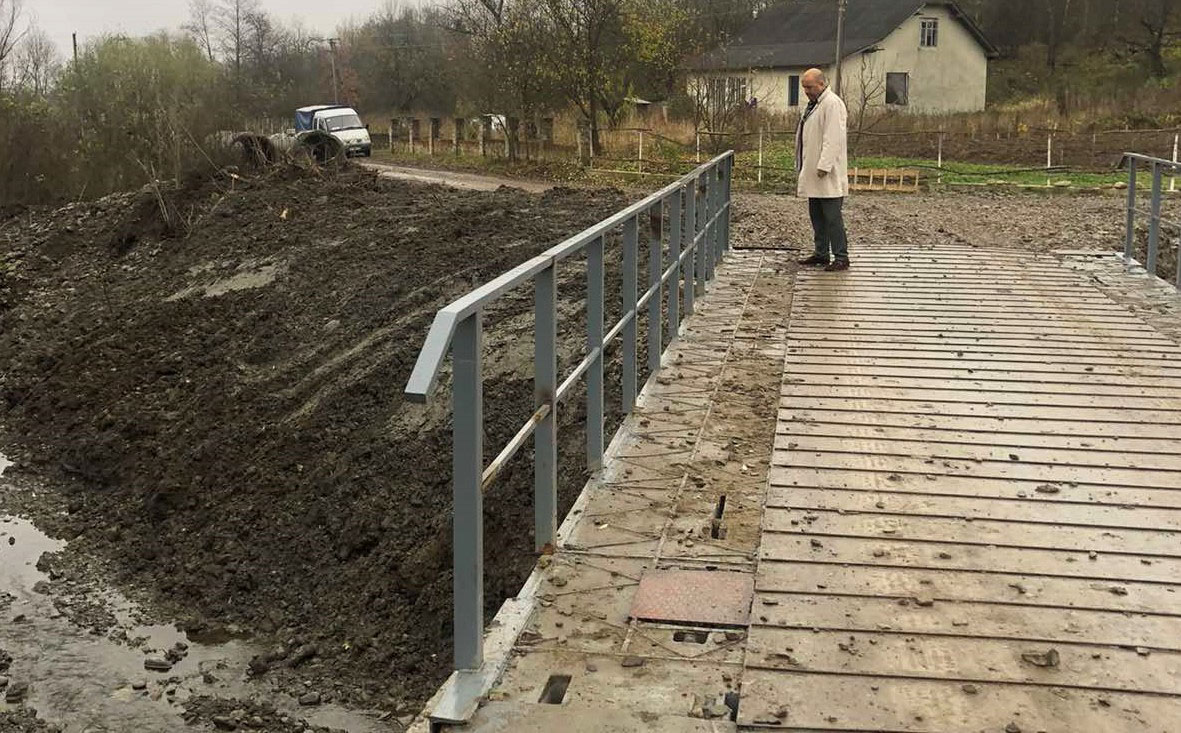 Зруйнований повінню міст відновлюють на Тисмениччині (ФОТО)