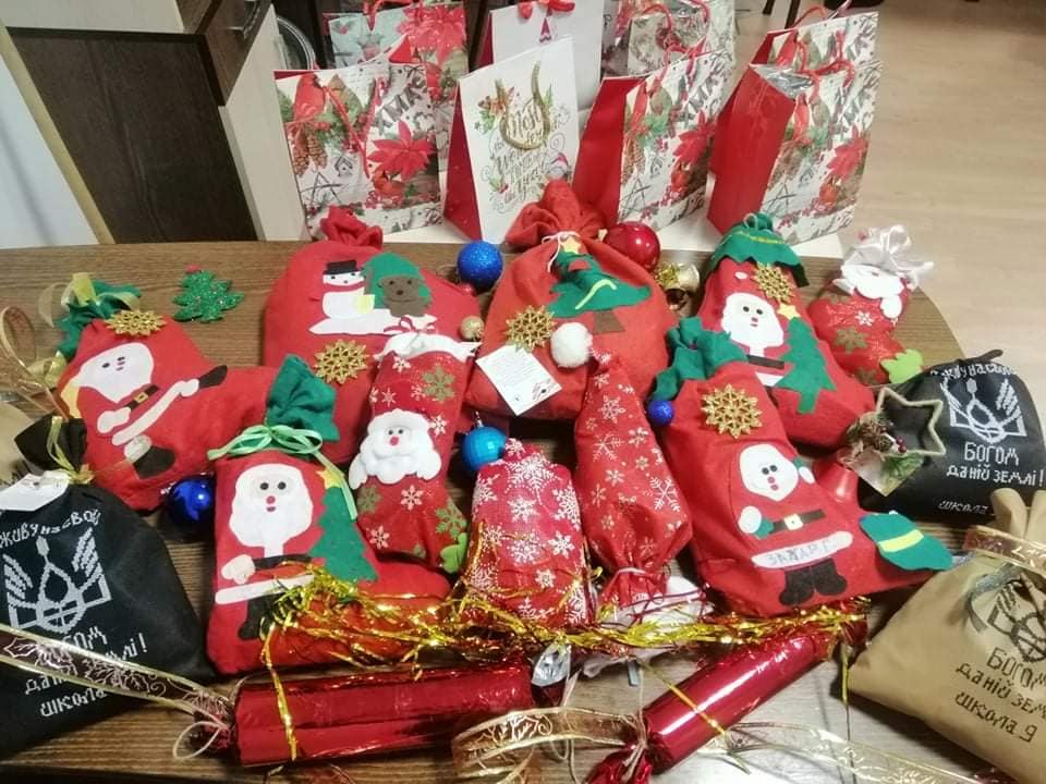 Франківські школярі та дружини воїнів підготували подарунки для захисників на Схід (ФОТО)