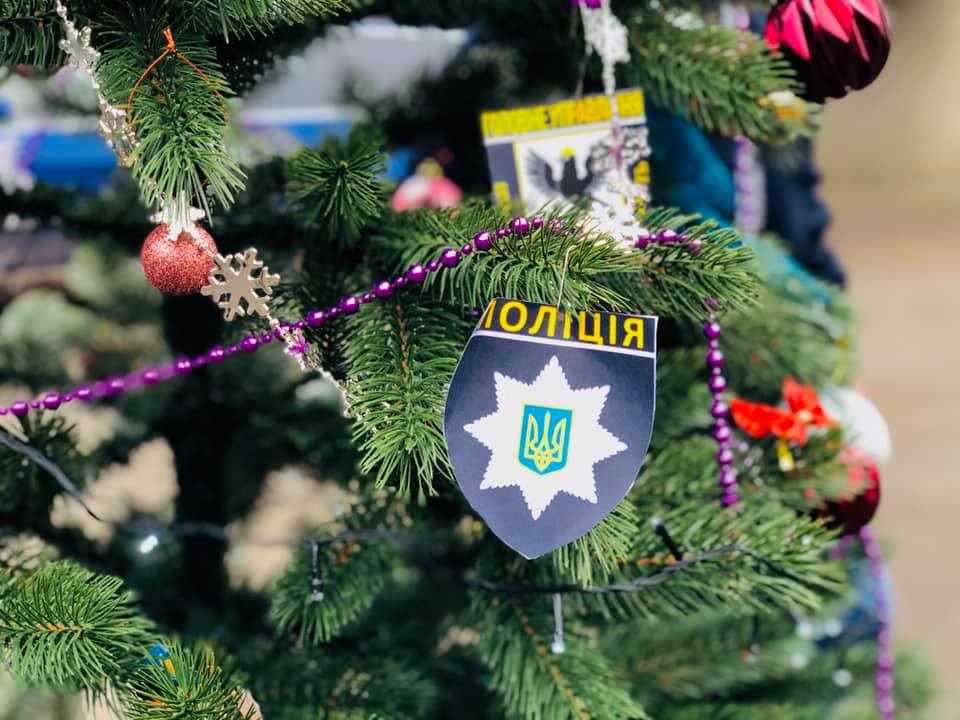 Як поліціянти у центрі соцпідтримки в Тлумачі малечу бавили (ФОТО, ВІДЕО)
