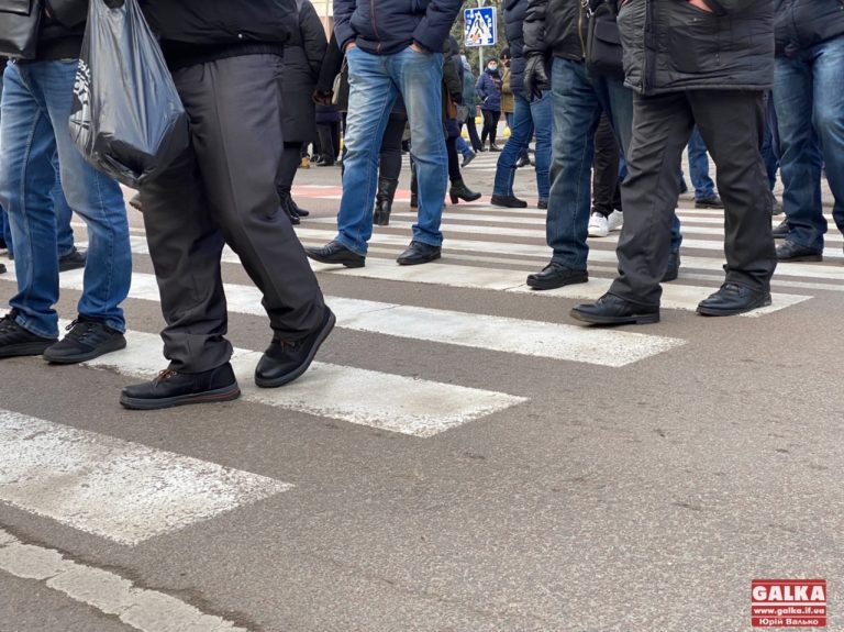 Мешканці Снятина знову перекрили дорогу національного значення (ВІДЕО)