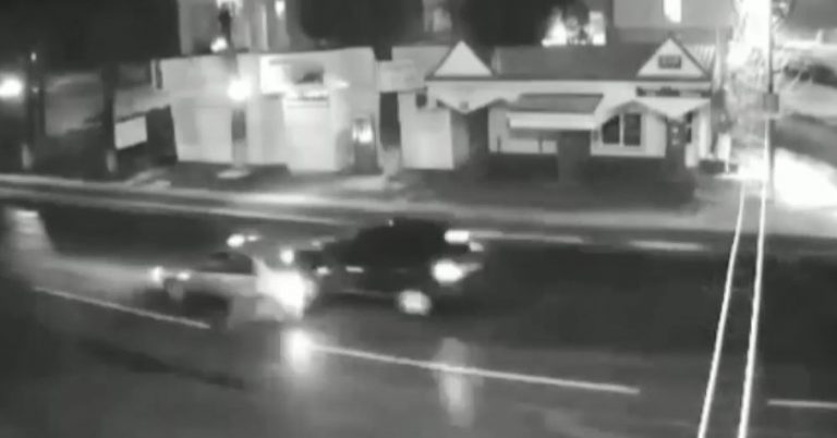 На відео потрапила ДТП, в якому постраждала шестирічна дитина і ймовірний винуватець-втікач (ВІДЕО)