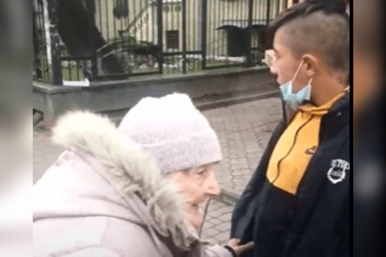 Поліція знайшла двох підлітків, котрі намагалися пограбувати літню франківку у центрі міста (ВІДЕО)