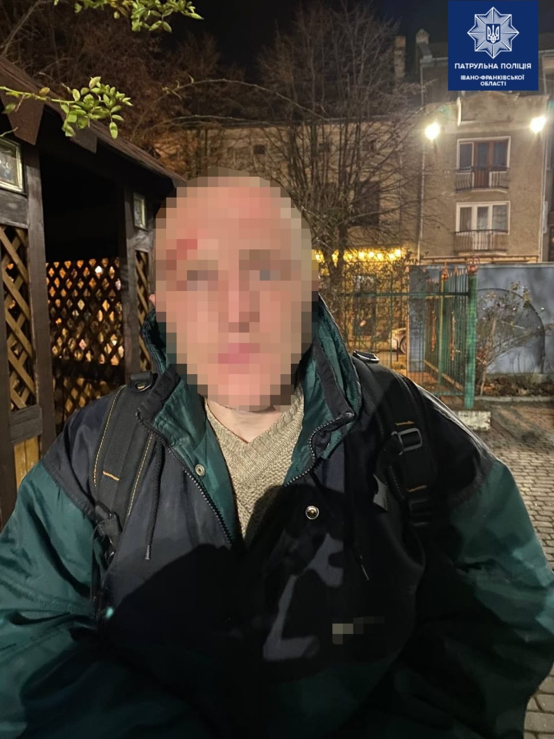 Не міг пояснити, що тут робить: у церкву на Вірменській через вікно заліз чоловік (ФОТОФАКТ)