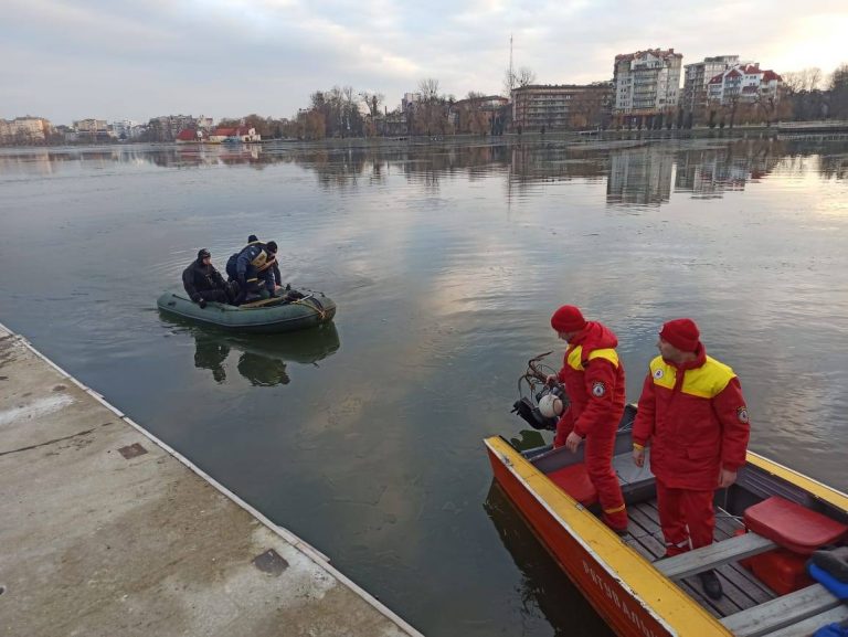 Водолази припинили пошуки тіла чоловіка в міському озері. Його шукали сім днів