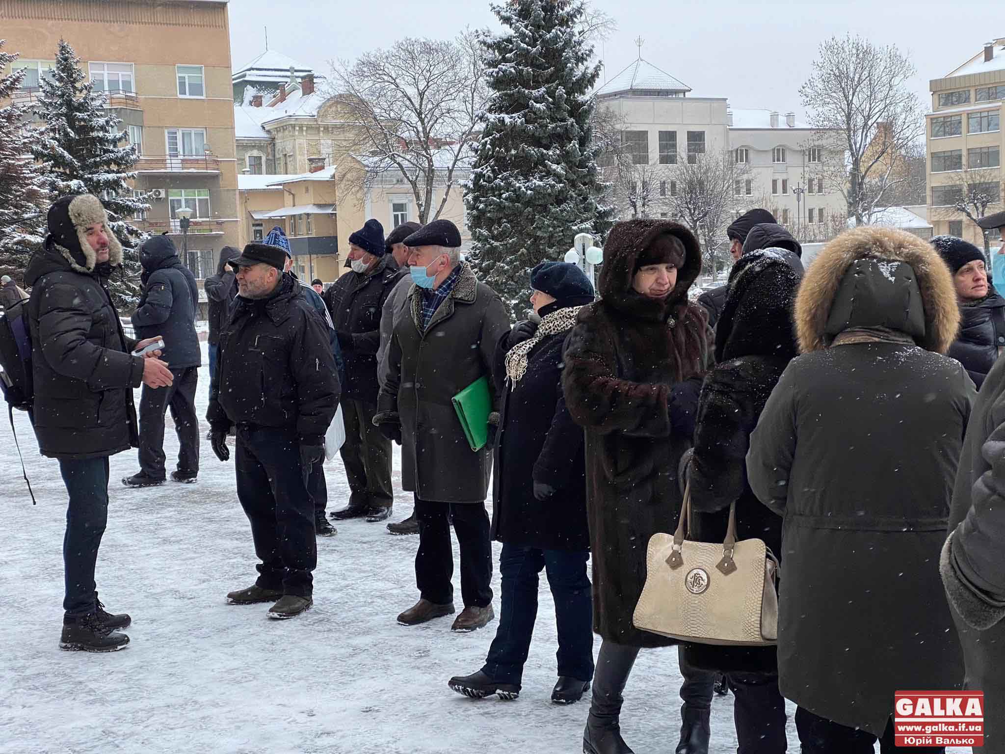 Мітинги під держадміністраціями та перекриті дороги: у Франківську та області тривають “тарифні протести” (ФОТО, ВІДЕО)